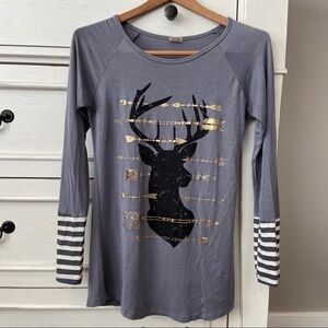 Color Bear Gray Deer with Gold Arrows Shirt. Size Small. EUC